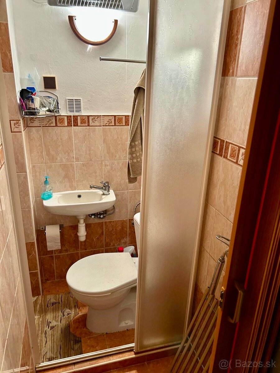 Na predaj celoročne obývateľná chatka Kvitnúci ostrov - 11