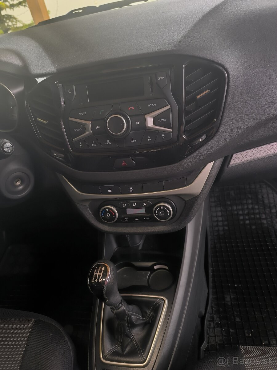 Predam Lada Vesta SW Cross 1.6 - 11