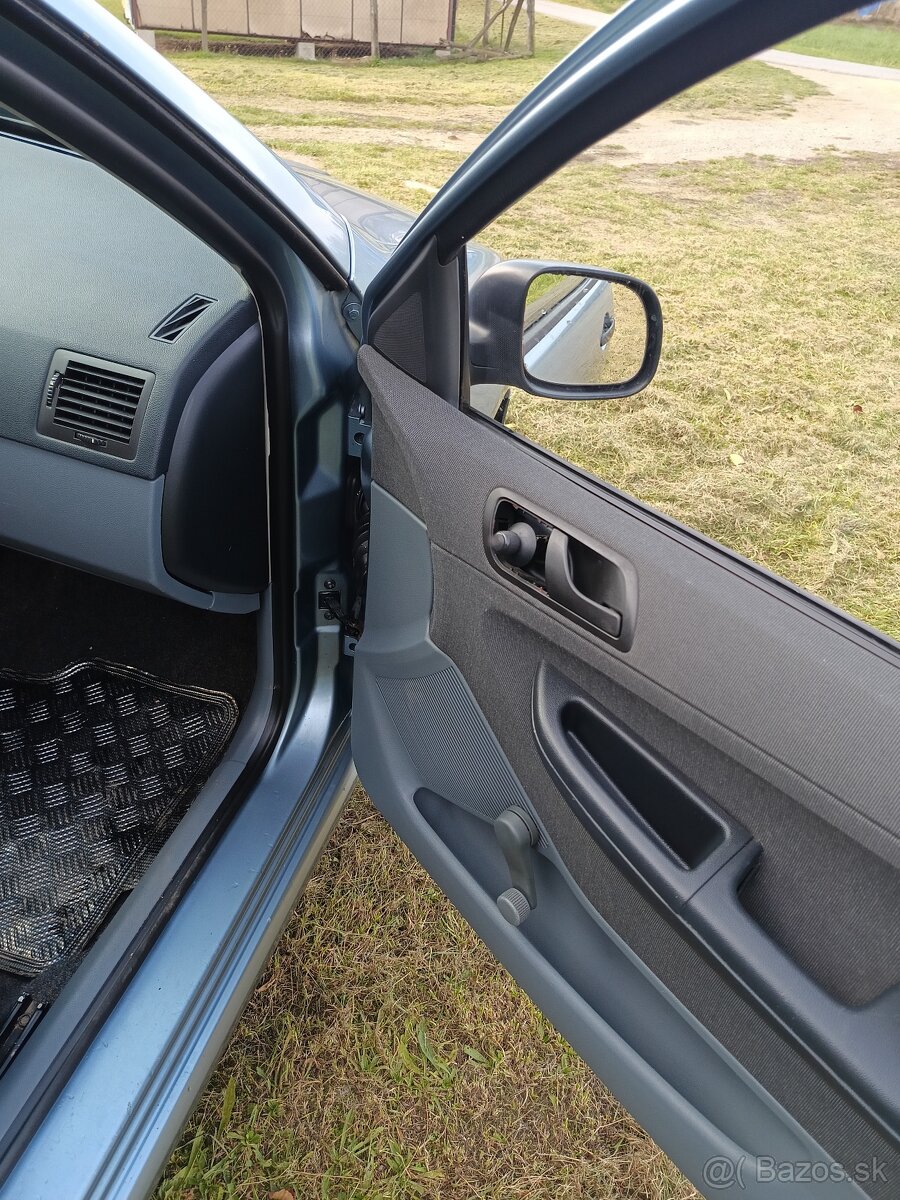 Škodu Fabia 1.2HTP benzín - 11