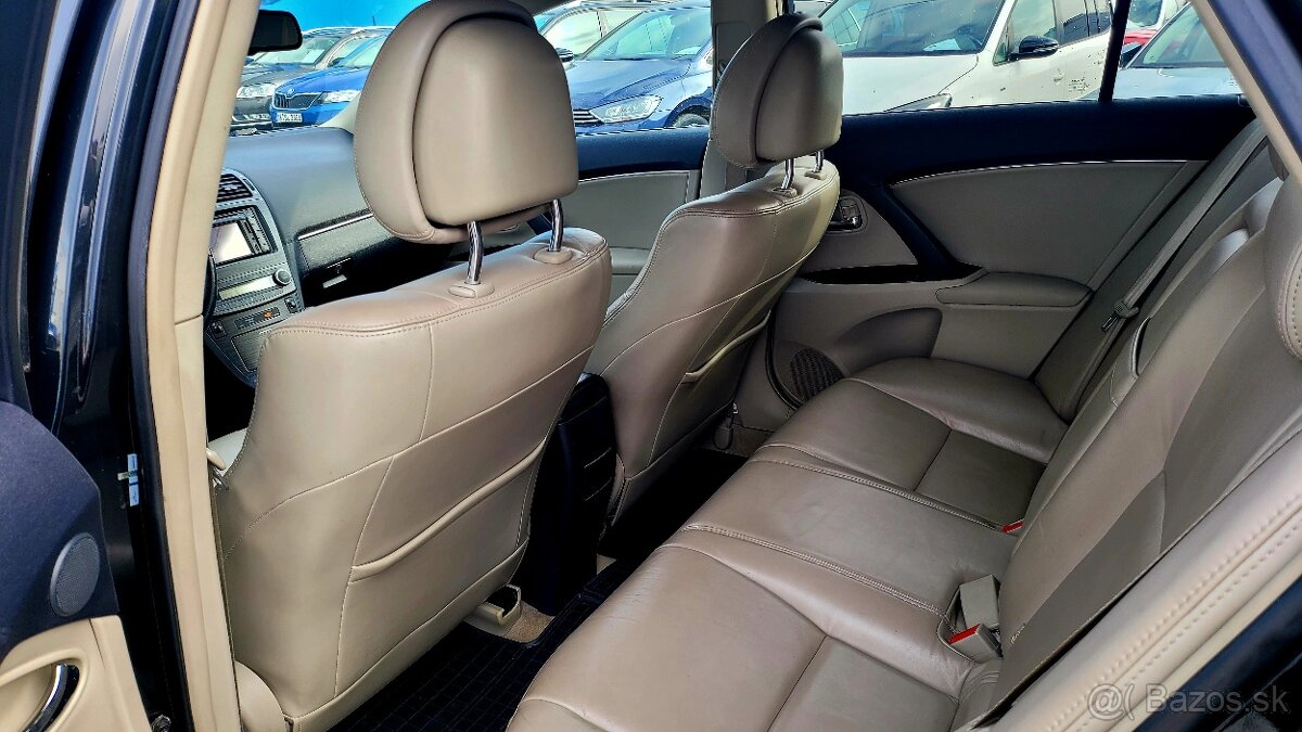 Toyota Avensis Combi 2.0 D-4D Exclusive - 11