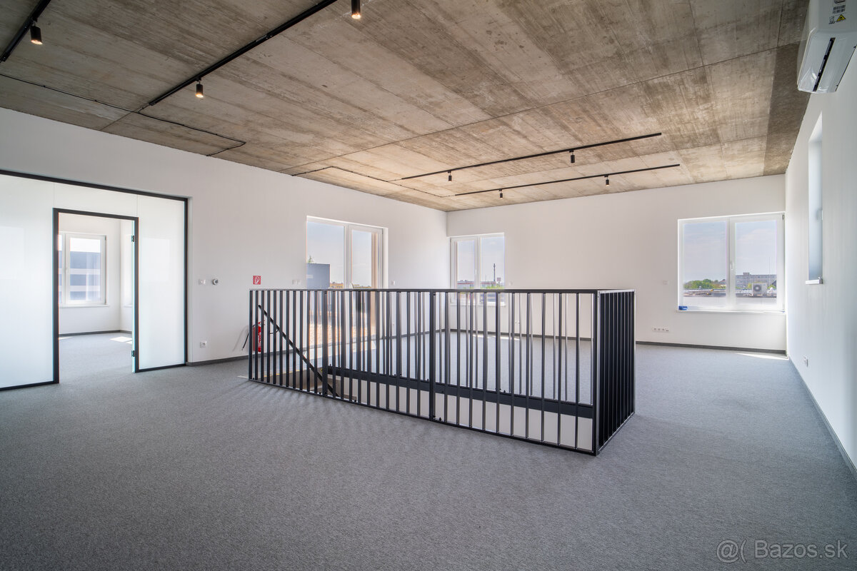 Na prenájom jedno podlažie polyfunkcie na Zavarskej ulici v - 11