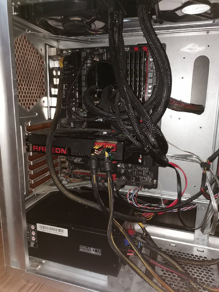 Predám straší počítač - nefunkčný - 11