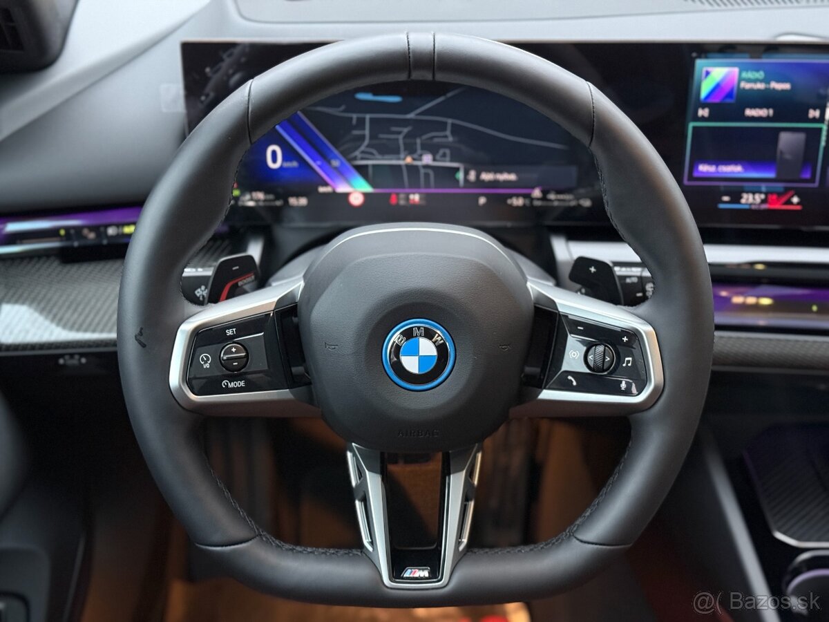 BMW 550e xDrive Touring M Sport, B&W, Pano, Ťažné, HUD - 11
