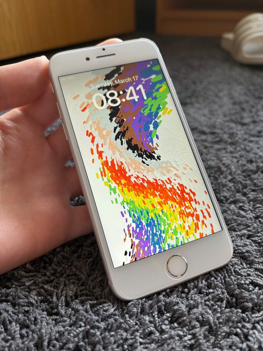 iPhone 8 - 100% batéria - 11