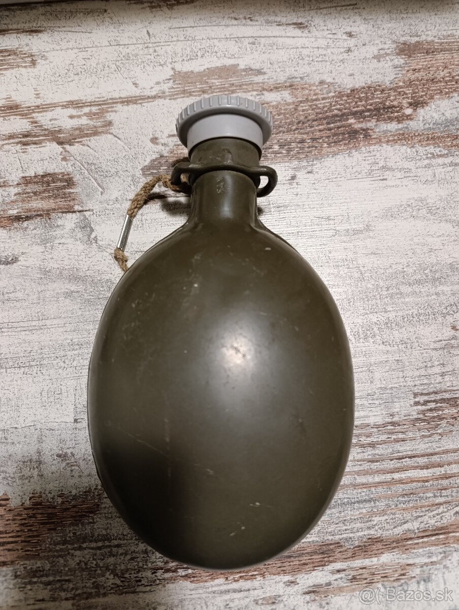 Starožitnosti -vazy,knihy, fotoaparát - 11