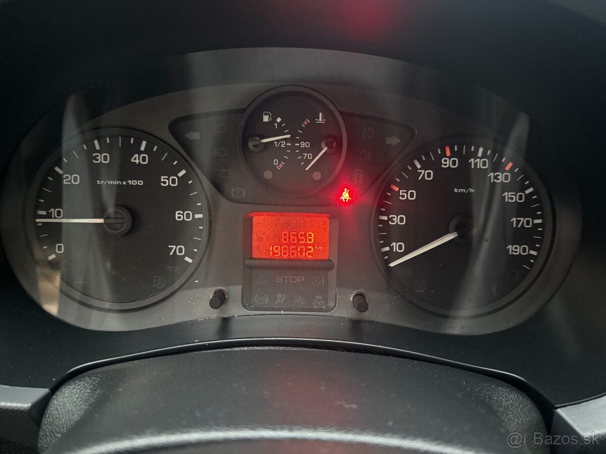 Predám peugeot partner 1.6 hdi - 11