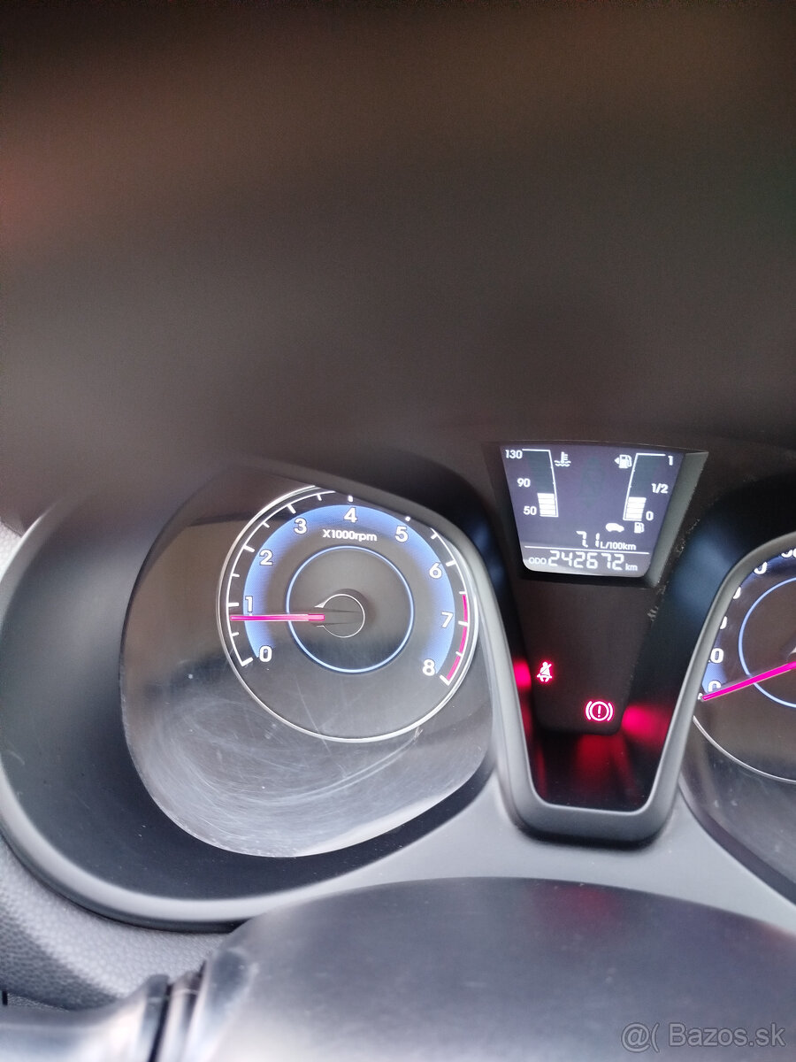 Hyundai ix20 benzín+plyn LPG - 11