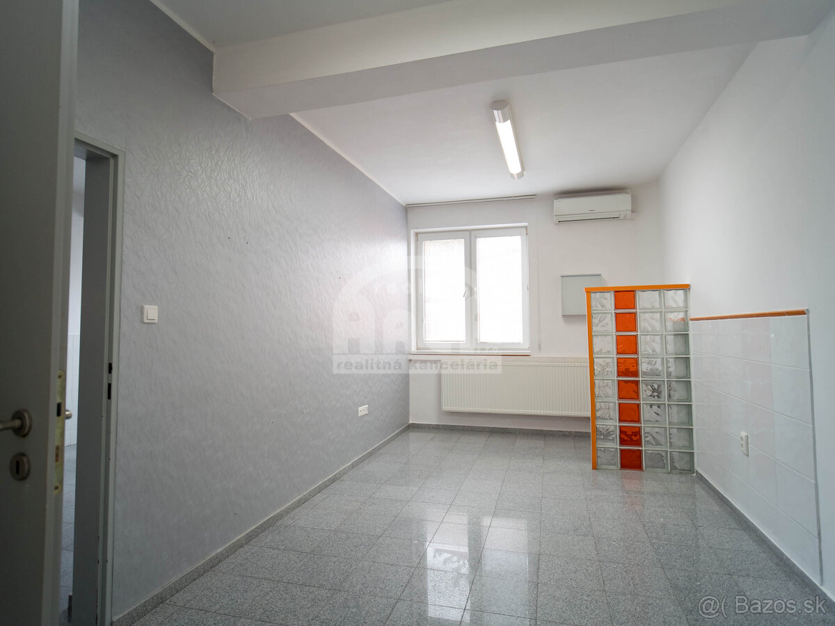 Komerčná budova v širšom centre mesta Vranov nad Topľou - 11