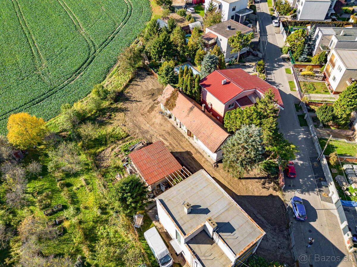 ŠPORTOVÁ ul. - STAVEBNÝ POZEMOK V POKOJNEJ ČASTI OBCE - 11