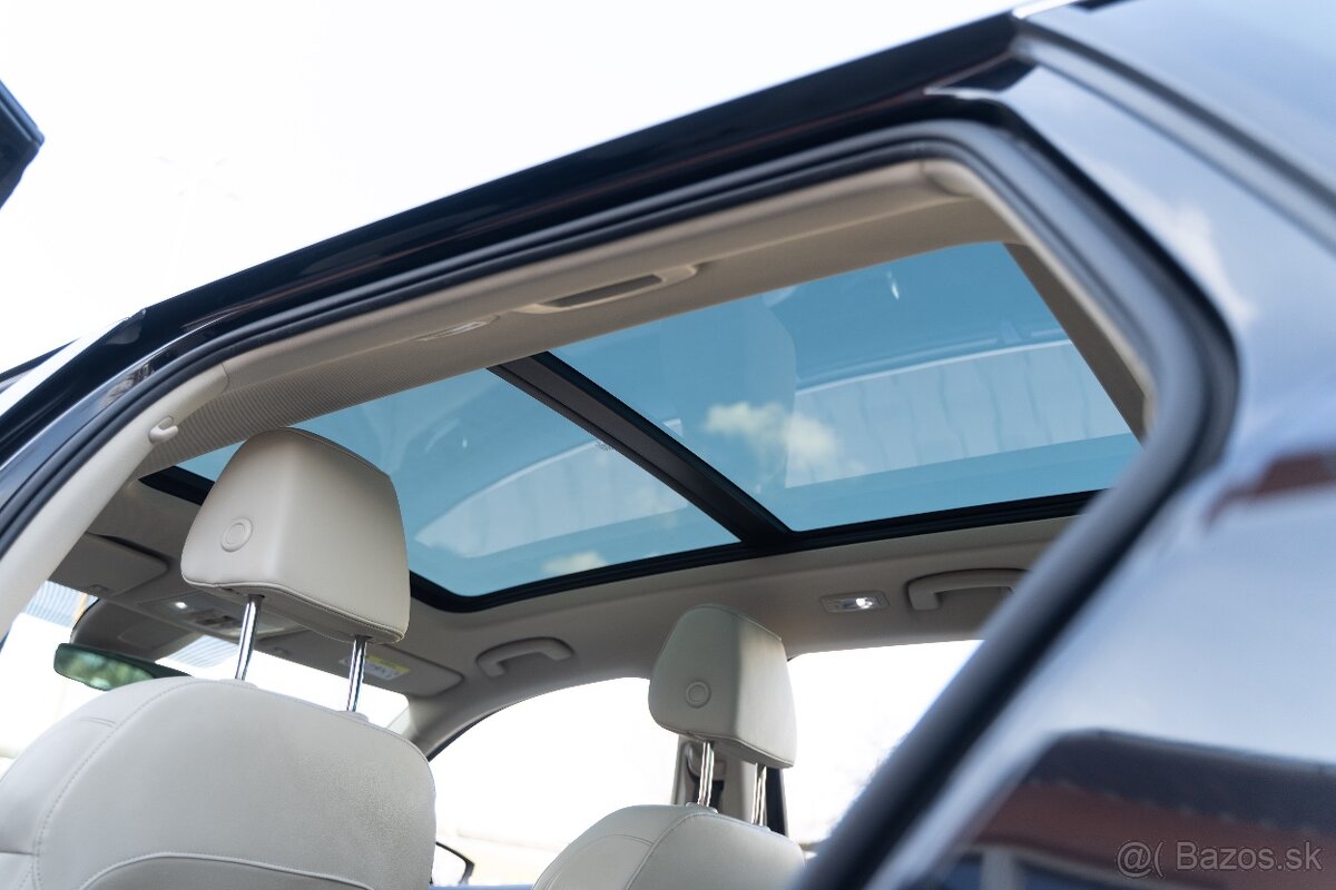 Škoda Superb Combi Panoráma - 11