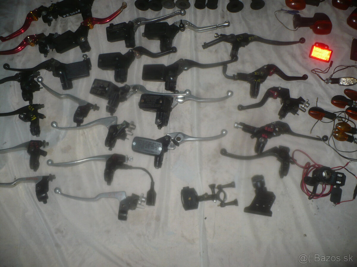 Kawasaki GPZ 500 /20 kW/ r. 95 díly - 11