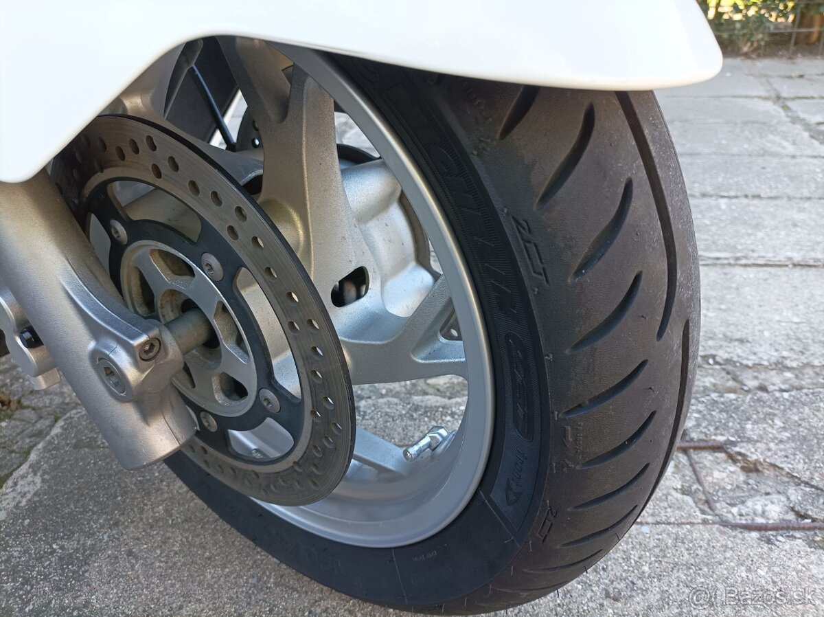 Suzuki Burgman AN400 - 11