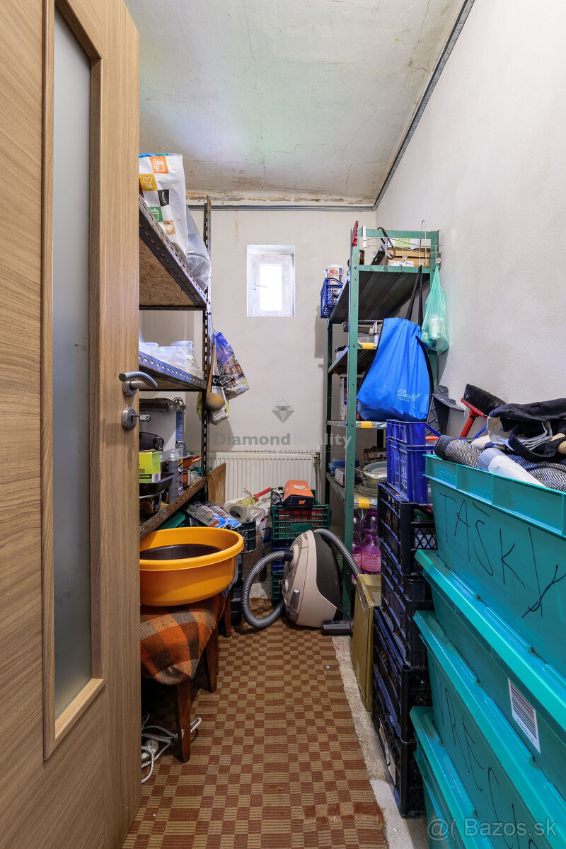 Ponúka na predaj RD Valaliky - 11