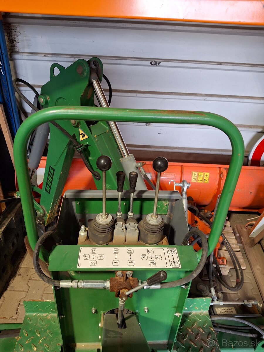 John Deere 3045R - 11