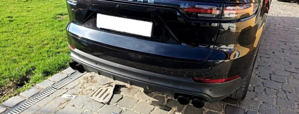 Nerezová koncovka výfuku Carbon dizajn s logom Akrapovič - 11