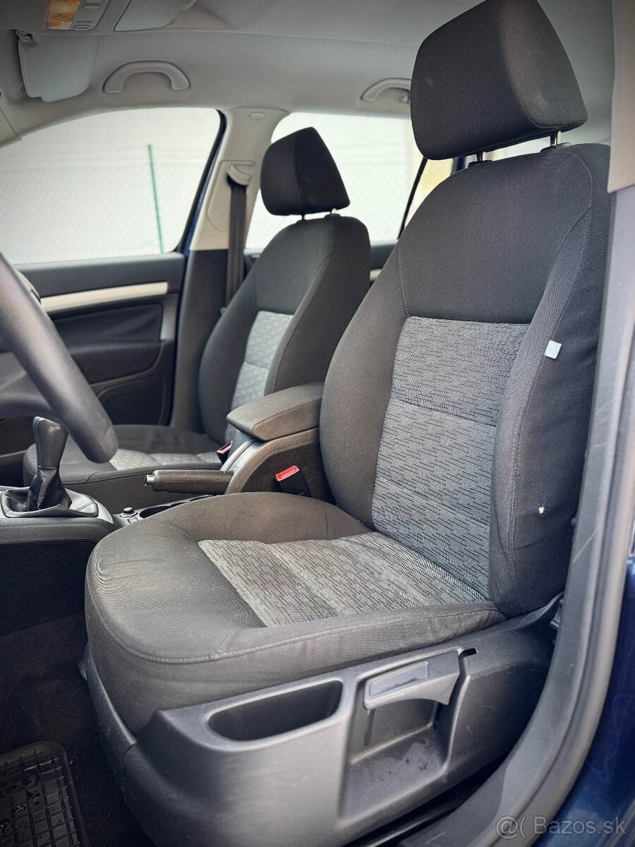 ŠKODA OCTAVIA COMBI 1.6 MPi - 11