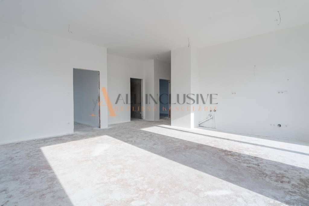 ZNÍŽENÁ CENA l NA PREDAJ 3 IZBOVÝ BYT S BALKÓNOM, PODUNAJSKÉ - 11