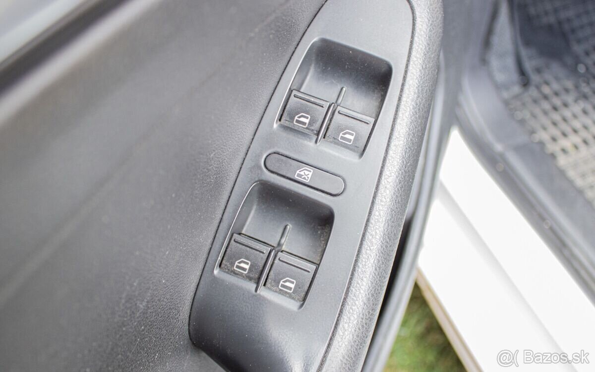 Volkswagen Jetta 1.6 TDI Comfortline - 11