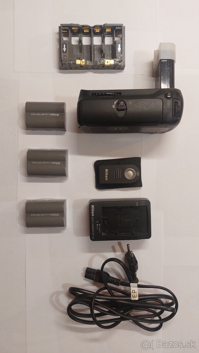 Nikon D90 + Nikkor 28-80 + Grip + Brašňa + Príslušensvo - 11