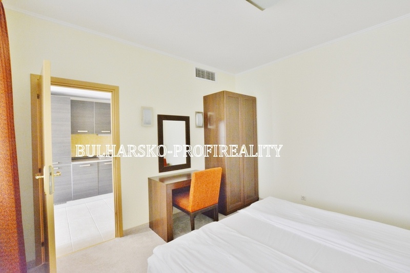 Luxusní apartmán 2+kk (68 m²) v první linii s bočním výhlede - 11