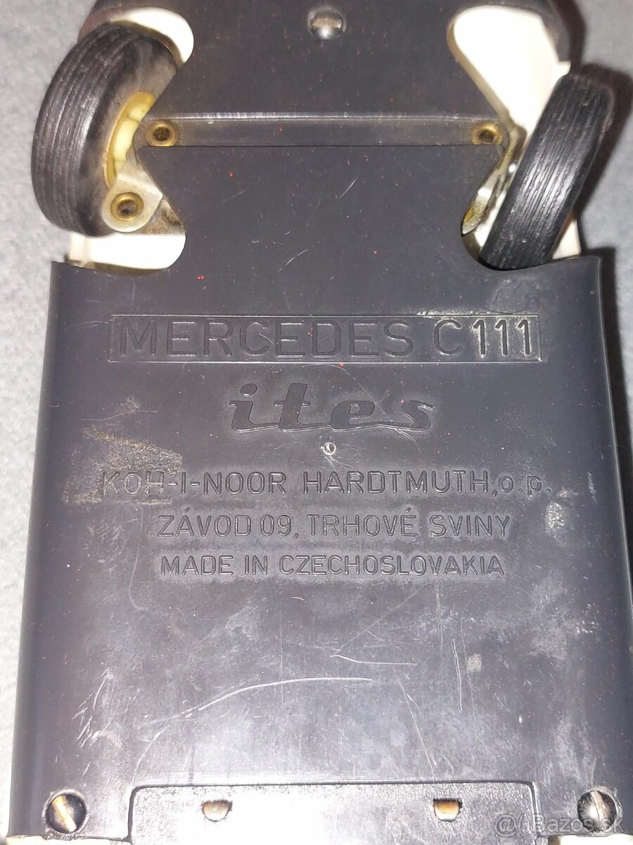 Stará hračka Mercedes s 111,ites - 11