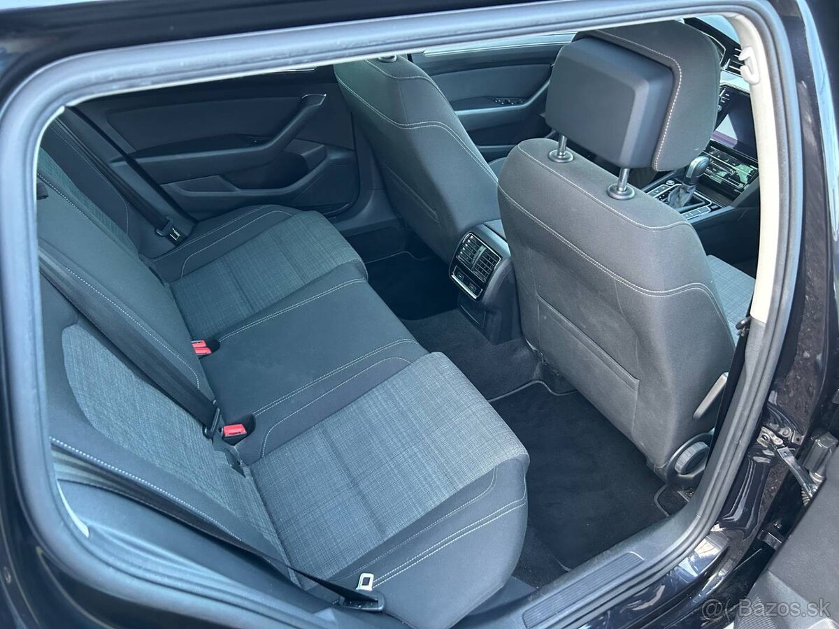 Volkswagen Passat Variant 2.0 TDI EVO Elegance DSG - 11