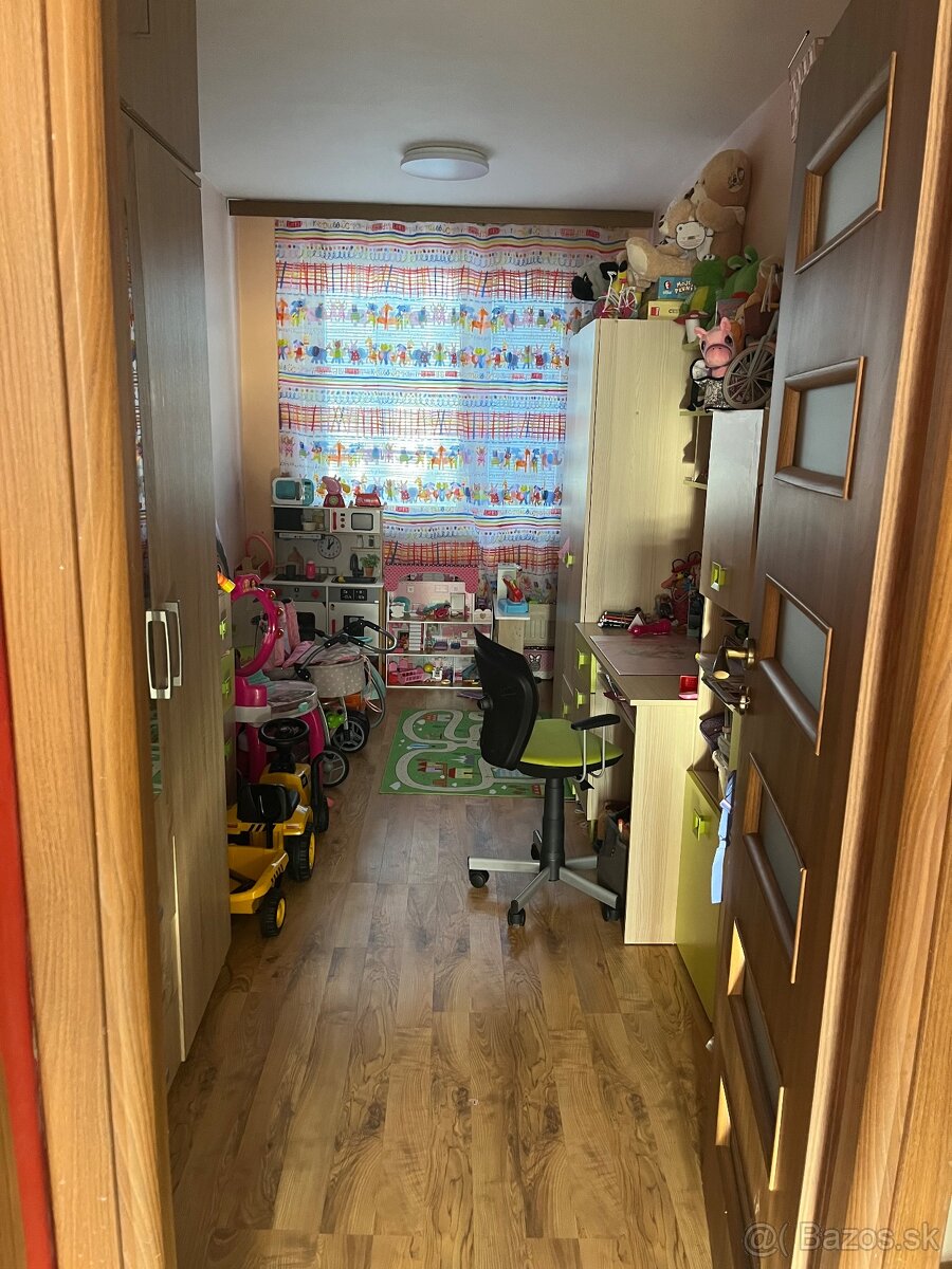 Rezervovaný 3 izbový byt s veľkou loggiou - 11