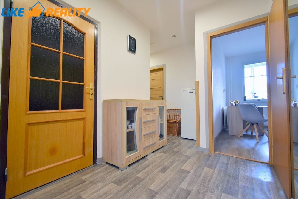 Udržiavaný 3-izb byt s parkovaním v Záturčí - 11