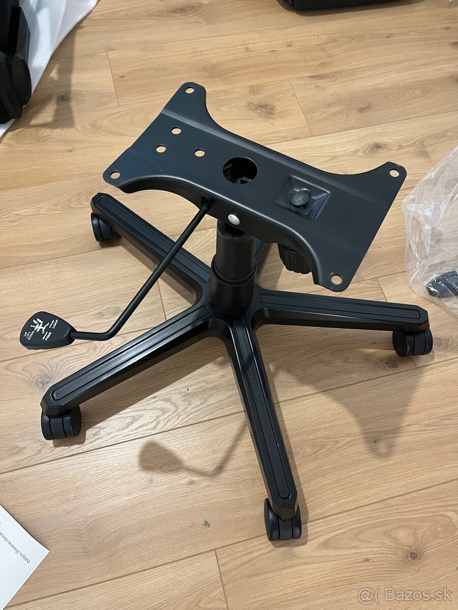 Predam stolicku DxRacer Formula - 11