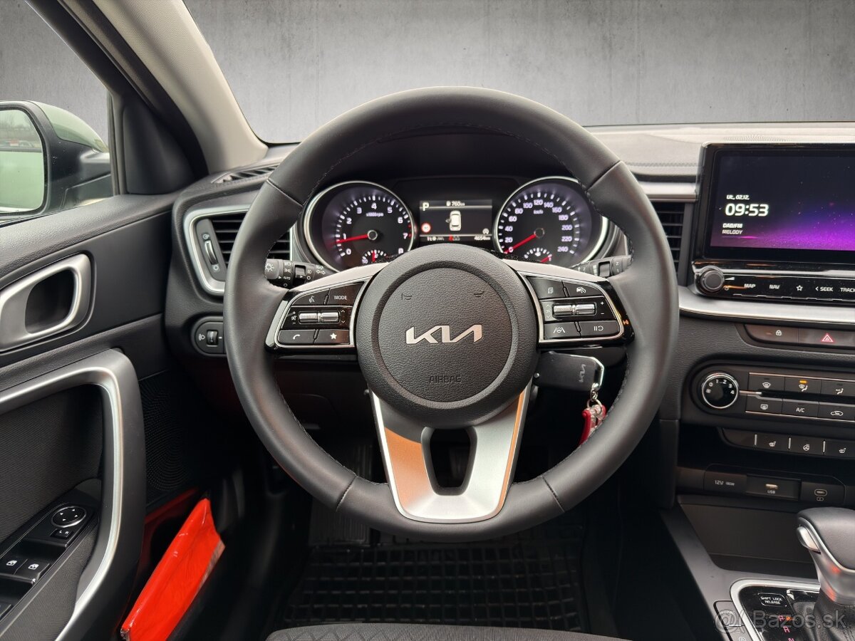 Kia Ceed SW 1.5 T-GDi Silver A/T - 11