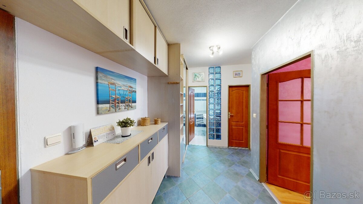 Nadštandartný trojizbový byt Senec plus veľká garáž Senec - 11