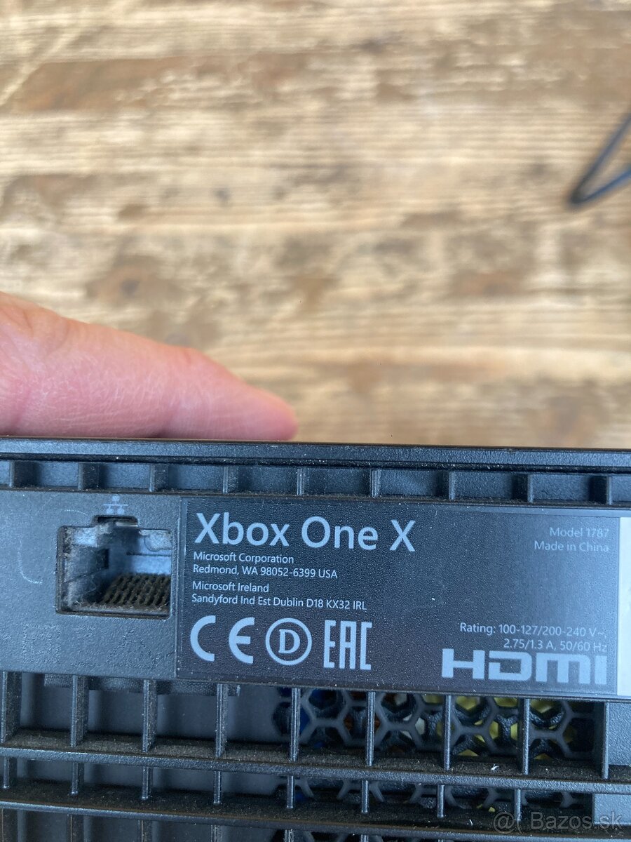 Xbox one X - 1000 GB + ovladač + 2x nová hra - 11