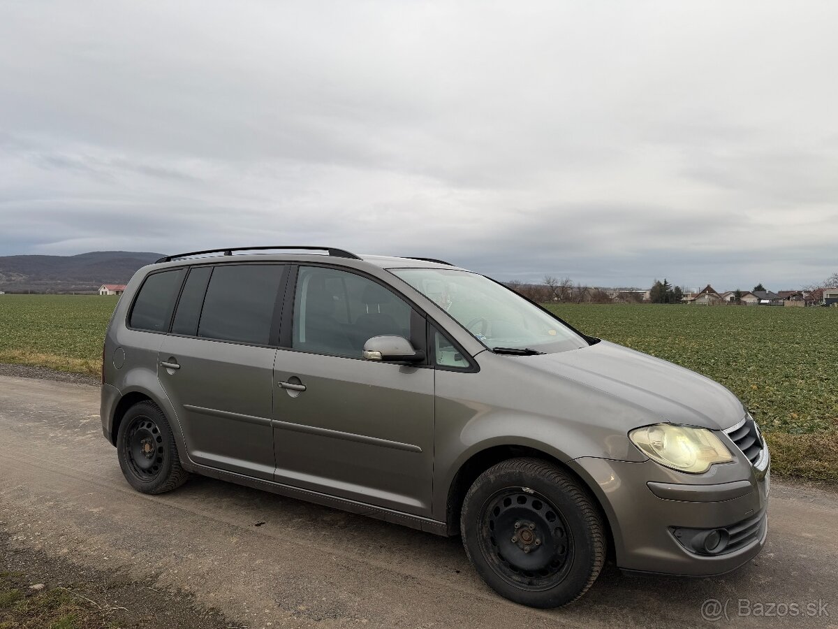 VW Touran 1.9TDI BLS DSG - 11