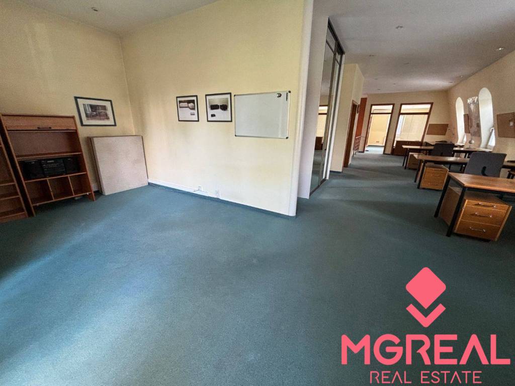 Budova blízko centra Topoľčany / PREDAJ - 11