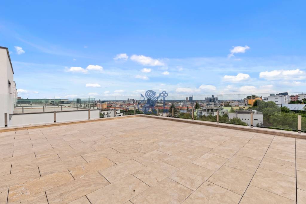 Nadštandardná 4- izbová terasová vila na Kolibe s krásnym vý - 11