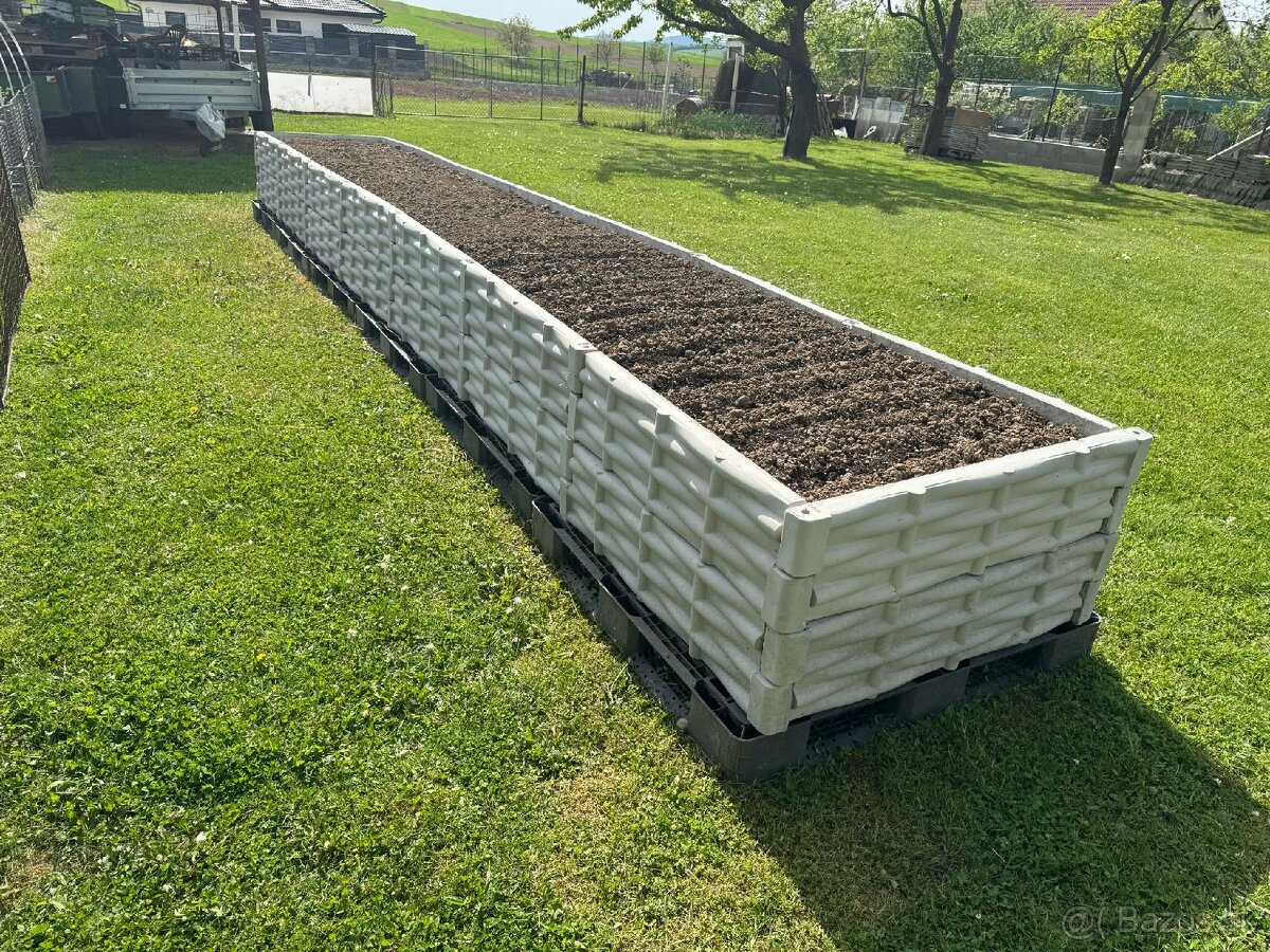 Vyvýšené betónové záhony - 11