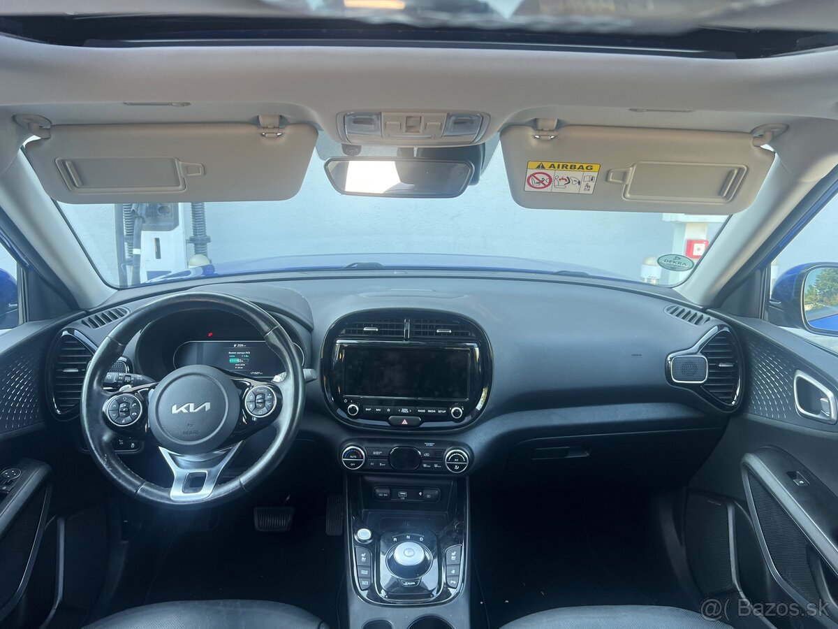 2021 KIA Soul EV 64 kWt - 11