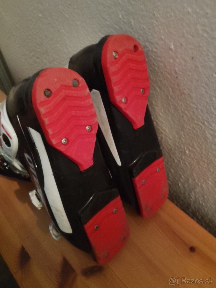 detske / junior lyziarky ROSSIGNOL a DALBELLO - 11