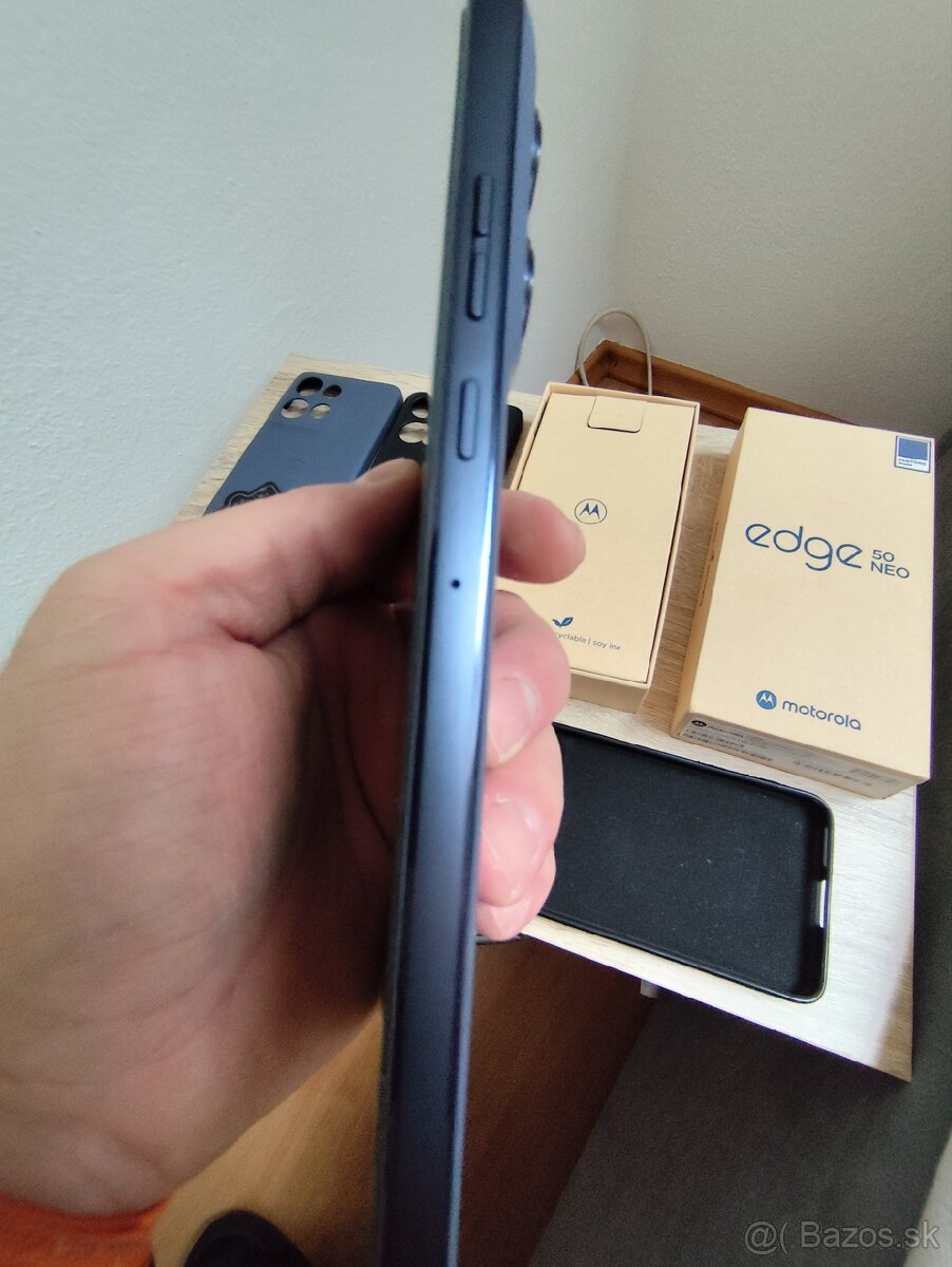 Motorola edge 50 Neo 8/256 - 11