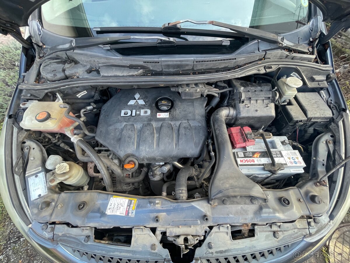 Mitsubishi Grandis 7-miestne - 11