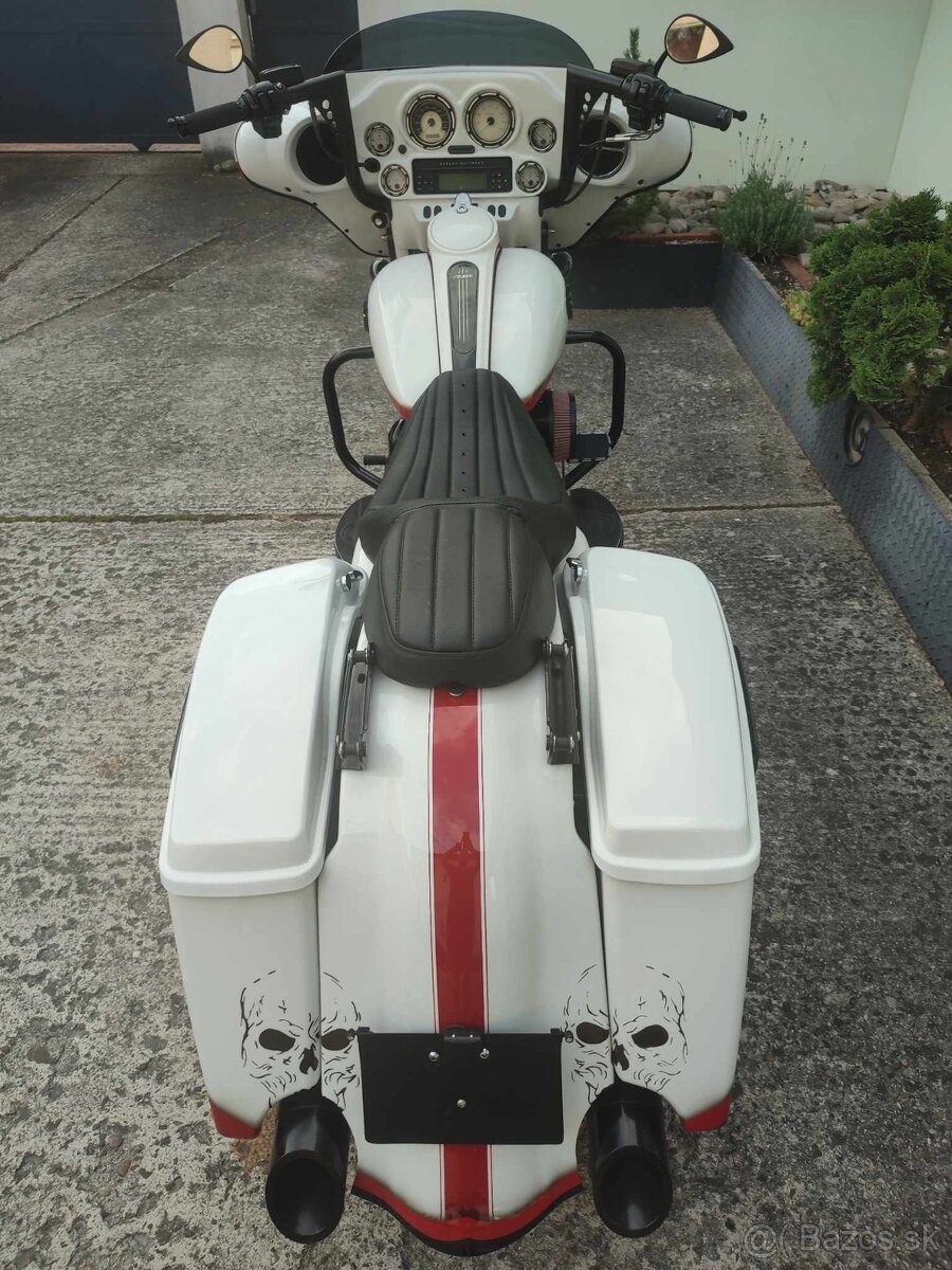 HARLEY DAVIDSON FLHX CUSTOM SPECIAL - 11