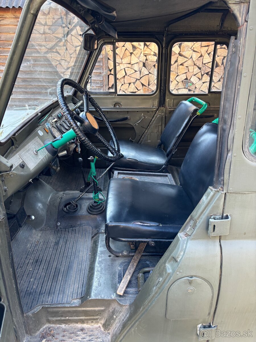 Uaz 469 2.4 - 11