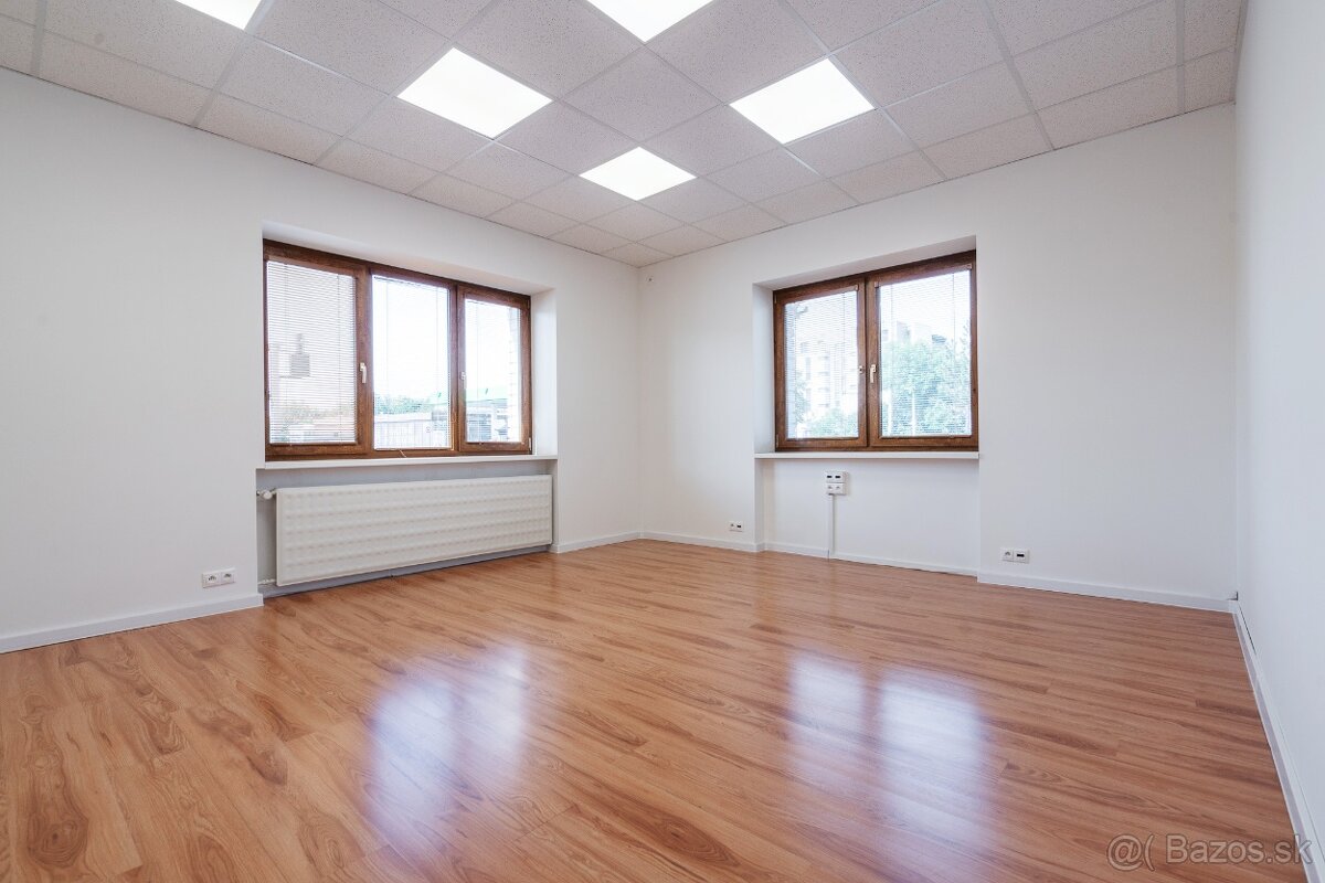 Prenájom kancelárskych priestorov v centre TN - 11
