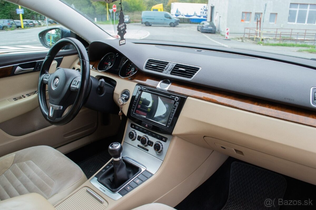 Volkswagen Passat Variant 2.0 TDI BMT Highline 4MOTION - 11