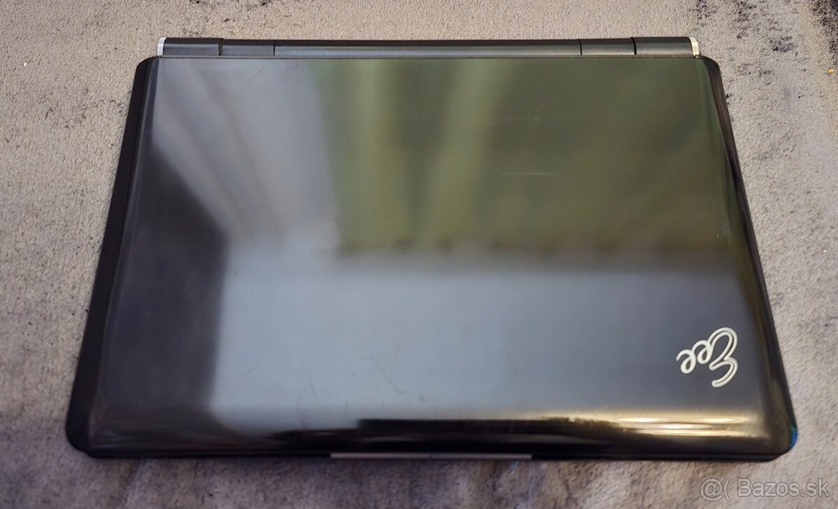 Lenovo Z546 a Asus Eee PC 1000H - 11