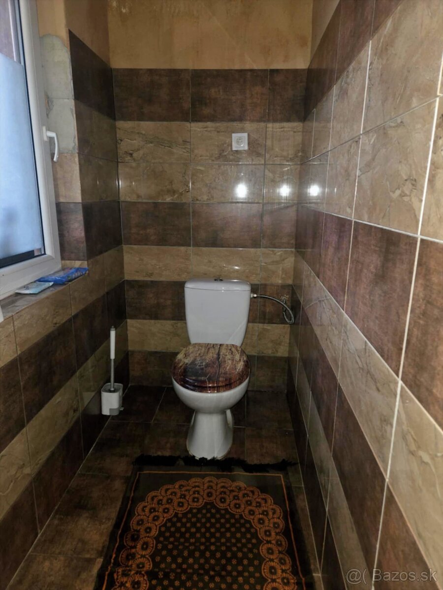 Zariadený,rekonštruovaný dom s pekným pozemkom v obci GBELCE - 11