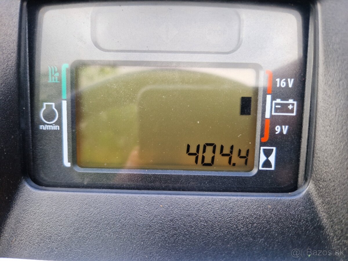 Zahradni Traktor sekačka John Deere X350 r - 11