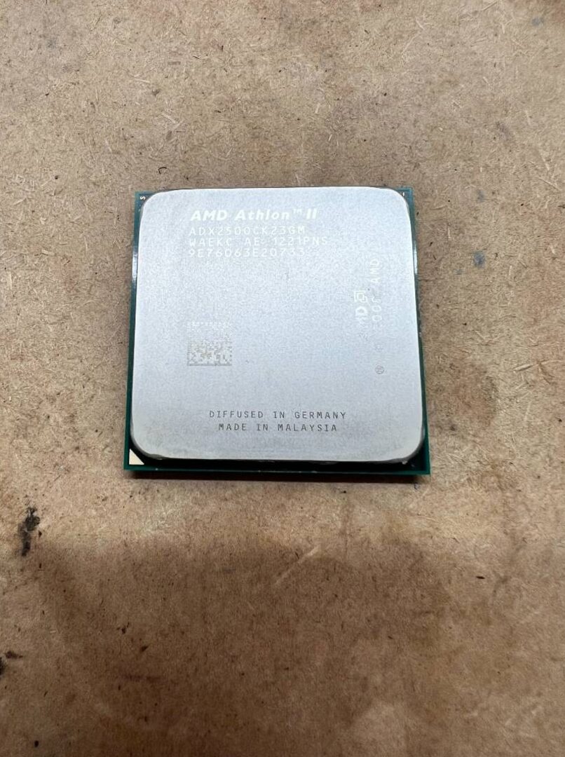 Predám procesory G3250 / i3-2100 / Xeon / i3-4130 - 11