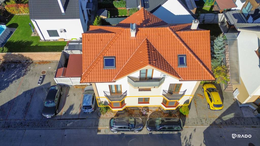 RADO | 3i byt v tehlovom dome so záhradou a parkovaním | Bis - 11