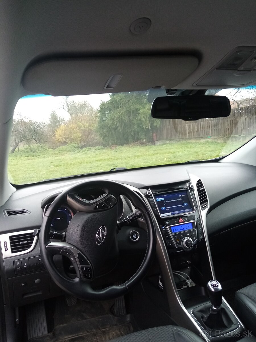 Predám vymenim Hyundai i30 1.6 CRDI 94kW - 11